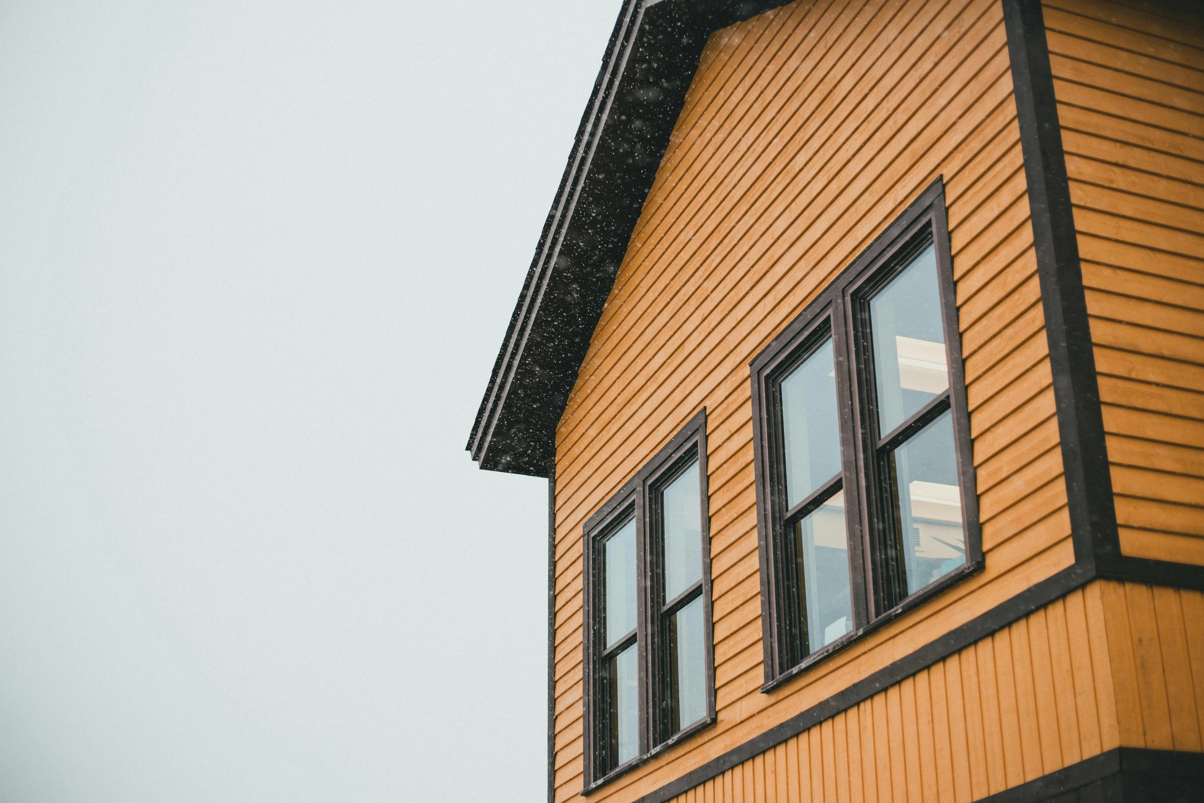 Vinyl Siding vs. Fiber Cement Siding in Cincinnati, OH: Cost, Durability, and Curb Appeal Compared